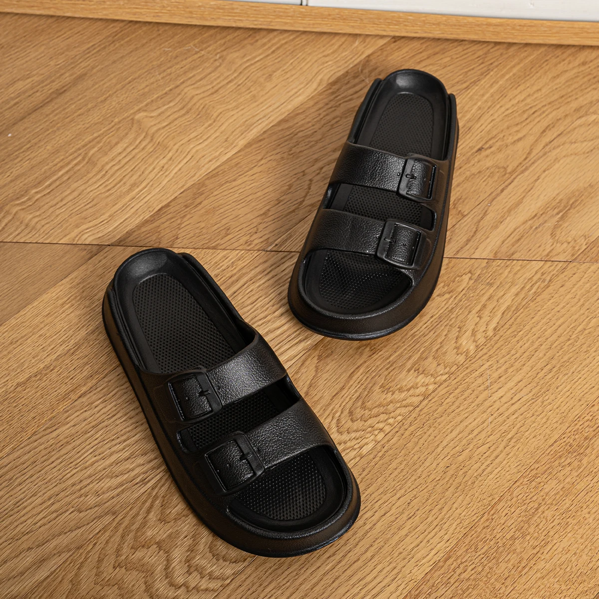 Thick soled men's double breasted slippers, soft soled one-piece slippers that can be worn externally