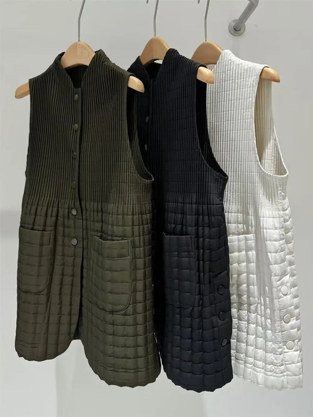 

Miyake Pleated Vest 2025 Autumn and Winter Peplum Cotton Vest Women's Cotton Clothes Thick Solid Color Simple Comfortable Jacket