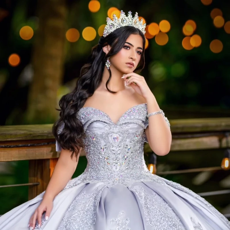 Argenté brillant Quinceanera robes robe de bal hors de l'épaule Applique dentelle perles tulle fête anniversaire doux 16 robes 15 Anos