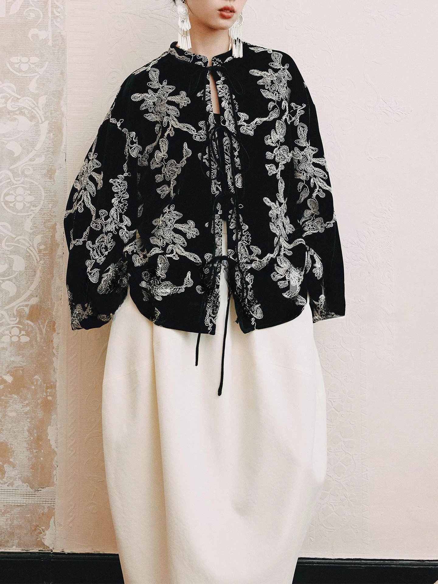 

Loose Velvet Jaet with Embroidered Stand Collar And Lantern Sves for Women Chinese Sle New Faion Spring Season