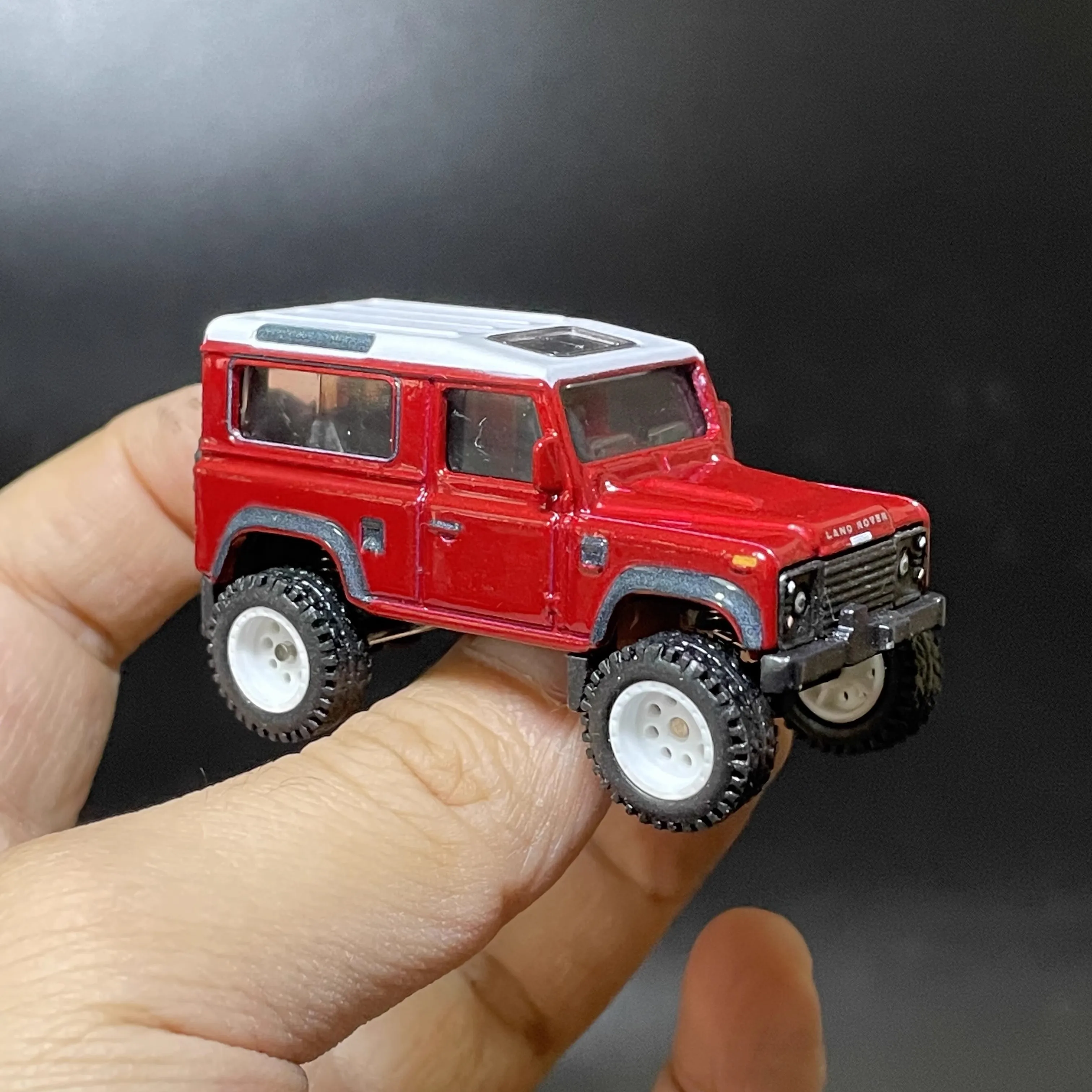 Remont 1:64 Model samochodu Suvs zmodyfikowane koła Rover Defender D90 z odporną na wstrząsy wersją rewitu pojazdów terenowych