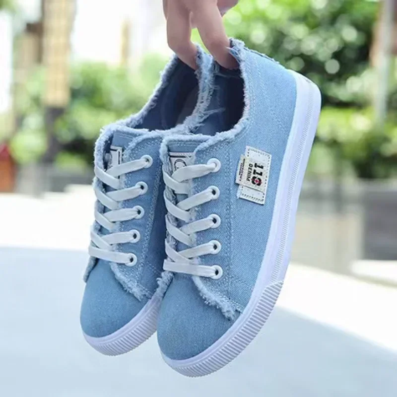 2024 nuove scarpe di tela da donna primavera estate sneakers piatte scarpe casual da donna scarpe bianche stringate con tomaia bassa