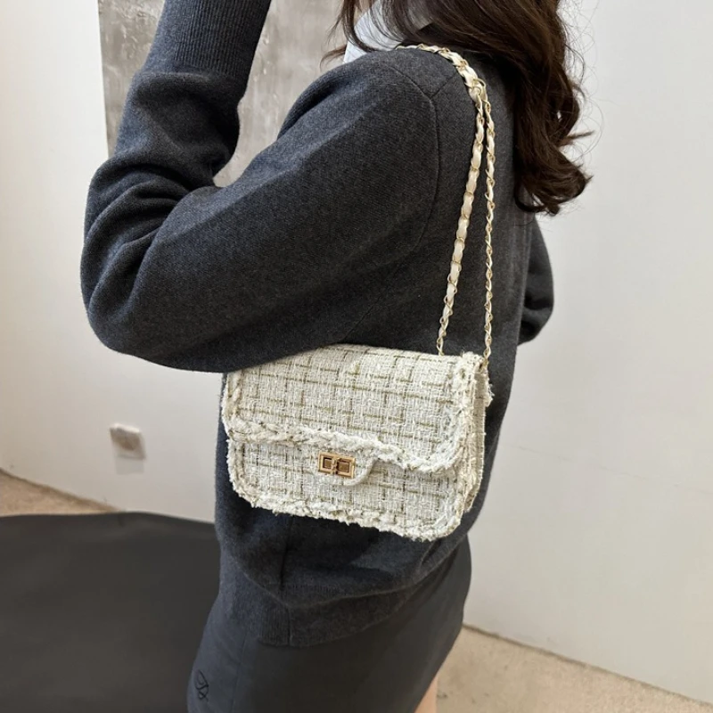 Fashion Shoulder Bag with Gold Chain Strap Fringed Trim Turn Lock Elegant Crossbody Purse for Women Versatile Commuter Bag image 2