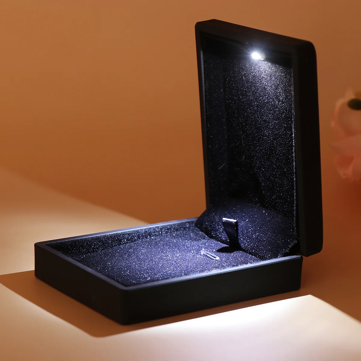 

LED Light Jewelry Box Necklace Holder Ring Stand Dustproof Scratch Resistance Premium Material Chic Design Jewelry Gift Boxes