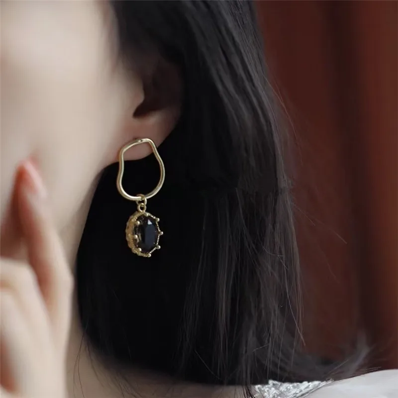 

Retro Tea Color Asymmetric Zircon Earrings Fashion Niche Luxury Sensation Women's Jewelry Daily Party Accessory