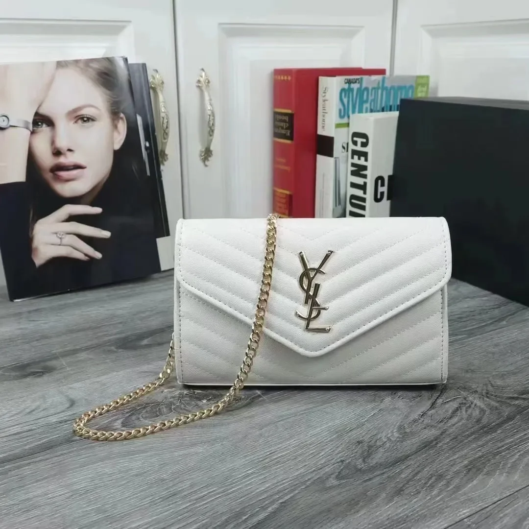 

Designer High Quality Armpit Bag Versatile Commuting Handbag Fashionable And Elegant Shoulder Bag Letter Metal Chain Clause Bag