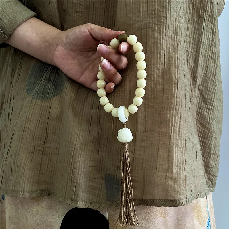 

Natural Bodhi Old Seeds Old Materials Bodhi Root Handheld with Flexible Ring Lotus Bracelet