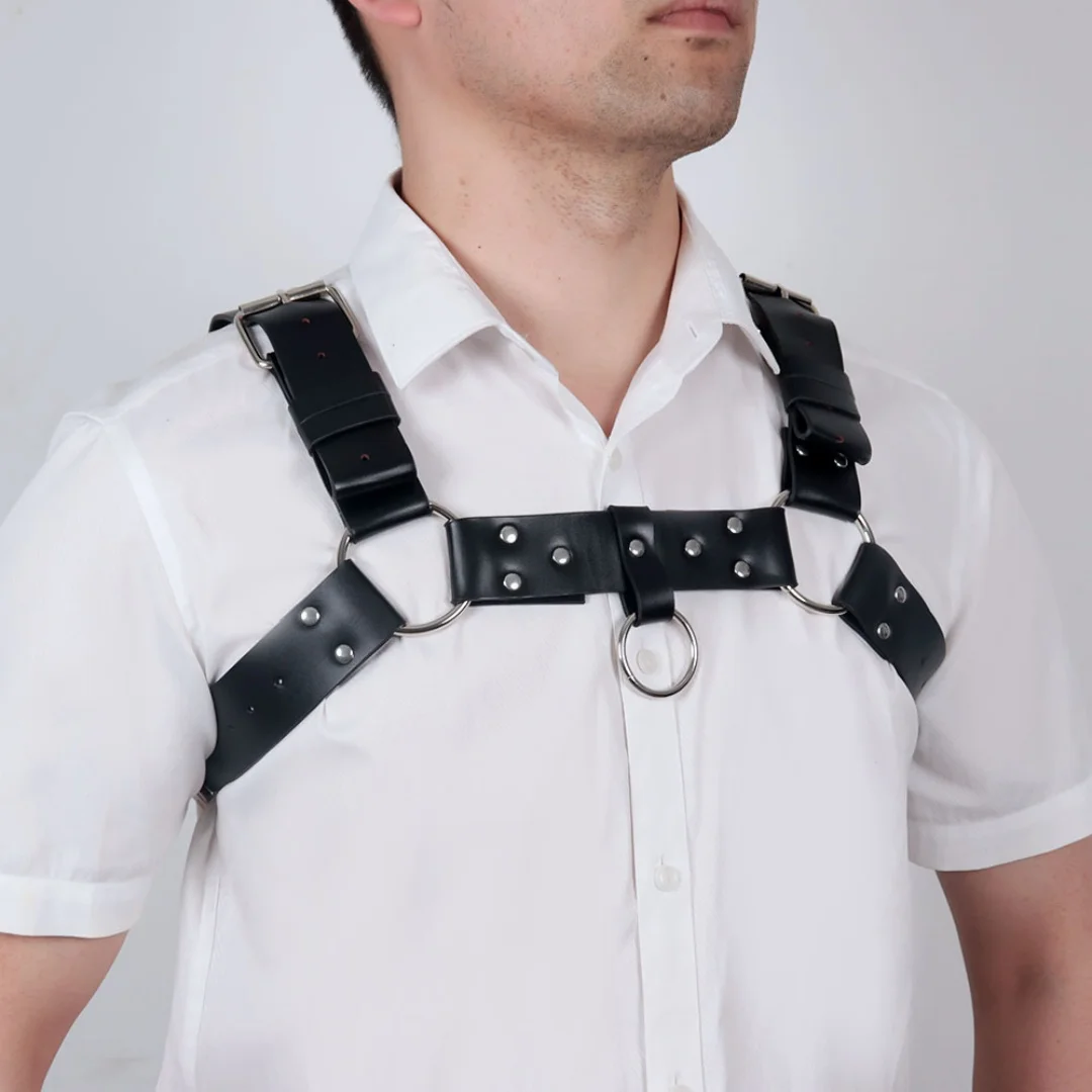 เข็มขัดหนังสีดำแบบมีหมุดสำหรับผู้ชาย สไตล์พังก์ สายรัดอกปรับได้ สำหรับการแสดงบนเวทีและสวมใส่ในชีวิตประจำวัน วันวาเลนไทน์