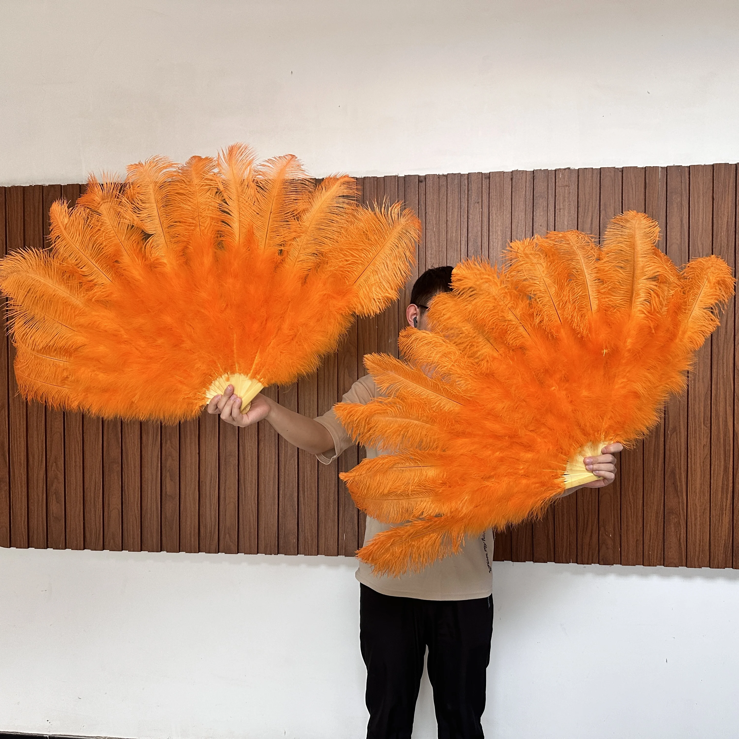 

Orange Colored Ostrich Marabou Feathers Fan for Dancer Carnival Stage Wedding Decoration Accessory Craft Plumes Fan Elegant