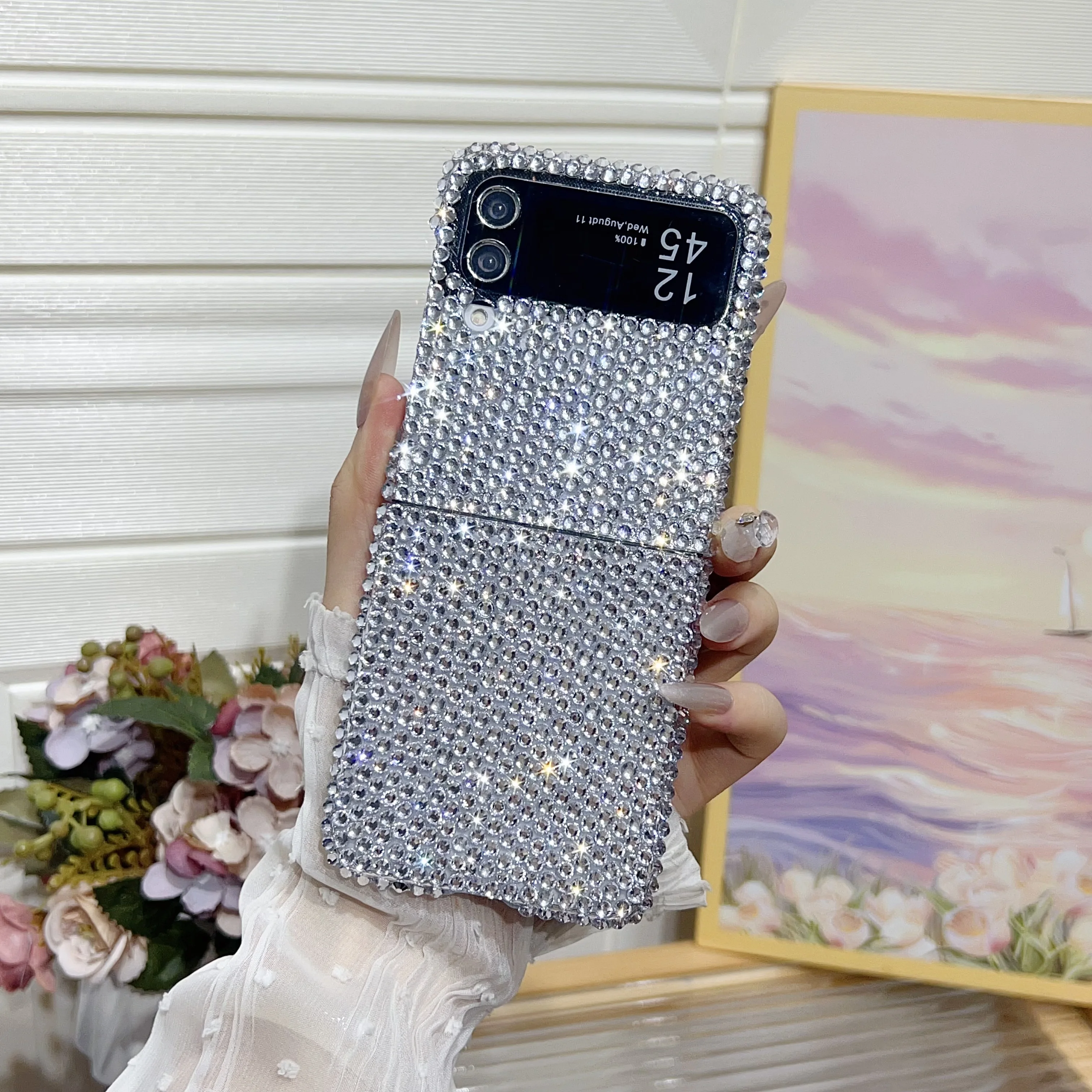Full Shiny Diamonds Cover Funda For Samsung Galaxy Z Flip 7 Wrist Strap Case For Samsung z flip 6 zflip5 zflip4 3 Luxury Case