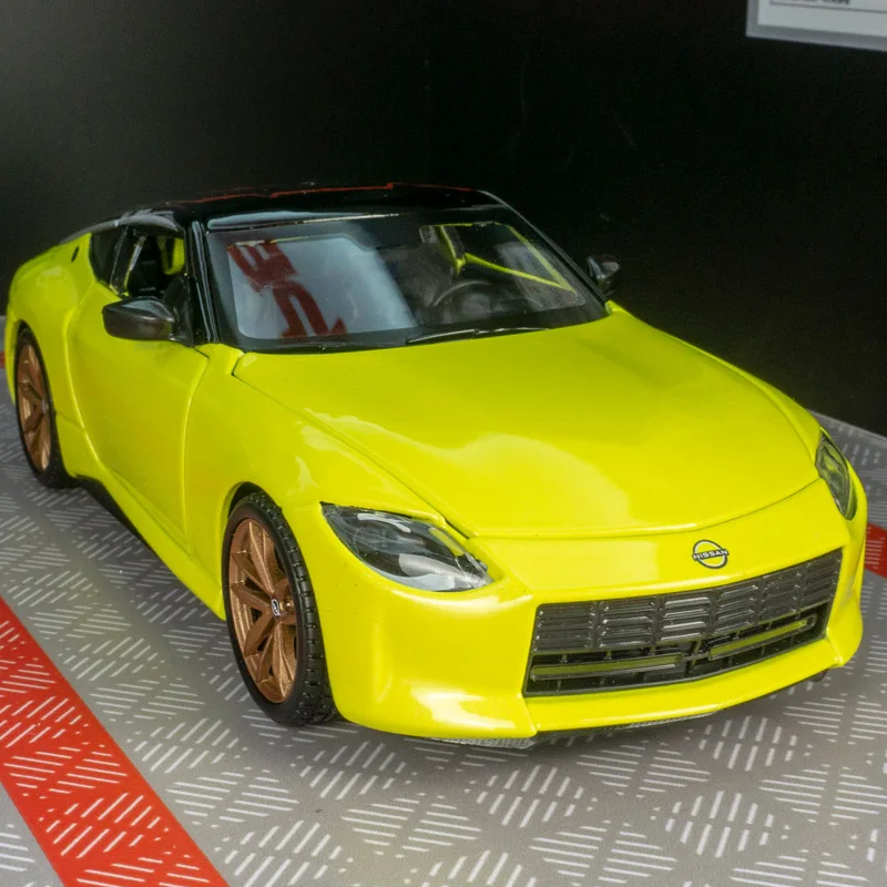 

Maisto 1/24 2023, Nissan Z-сплав, модель автомобиля, коллекция украшений, статические двери, могут открыть игрушки для мальчиков, подарки