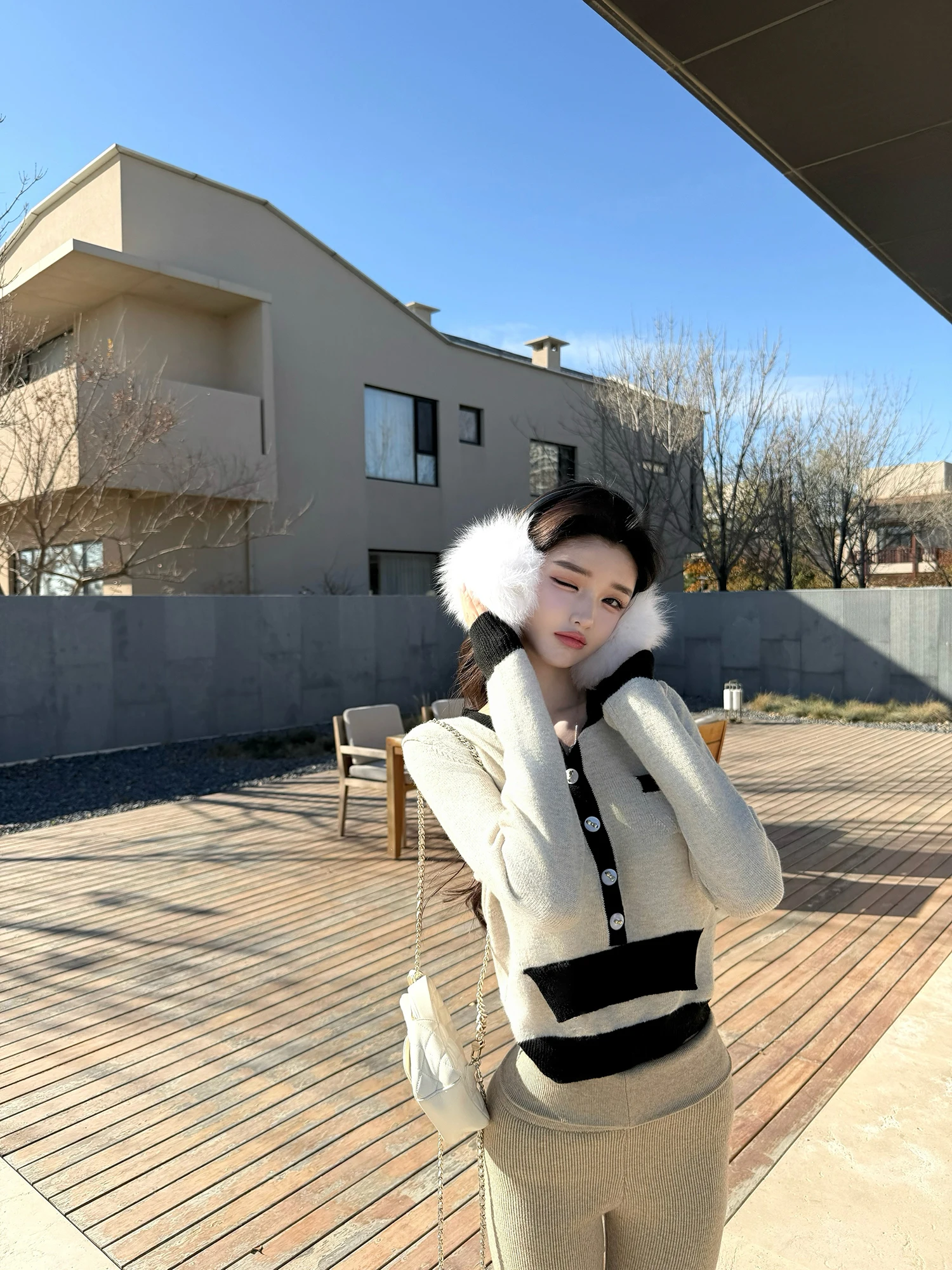 

Viola Knitted Sweater with Button Long Sve Women's Open Cardigan Floral Winter Faion Ladies' Premium Knitted Top