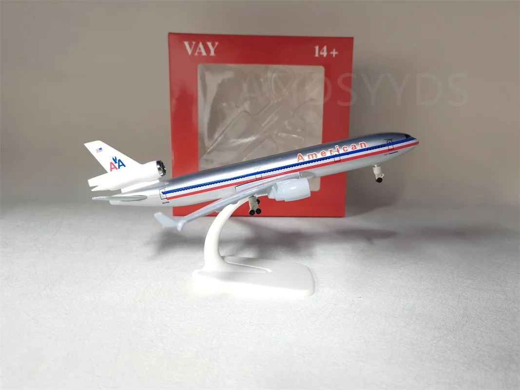 MD-11 American 20cM Diecast Metal Airplane Model with stand Alloy Airplane Model for Adult Model Plane for Aviation Enthusiasts