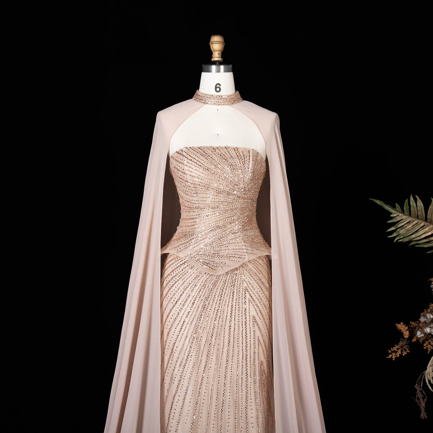 Sharon Said Luxuriöses lila Abendkleid, trägerlos, mit Kristallperlen, langer Chiffonumhang, Meerjungfrauen-Schnitt, formelles Abendkleid für besondere Anlässe, SS112 Custo – Detail 11