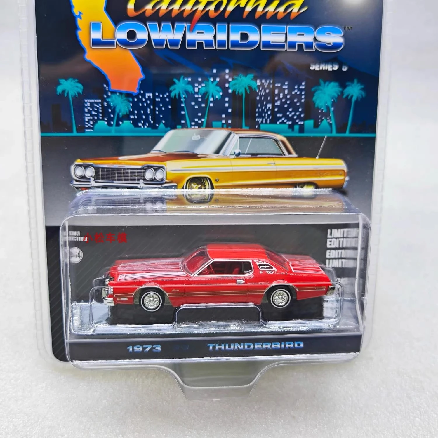 

1:64 1973 Thunderbird High Simulation Diecast Car Metal Alloy Model Car Toys for Children Gift Collection