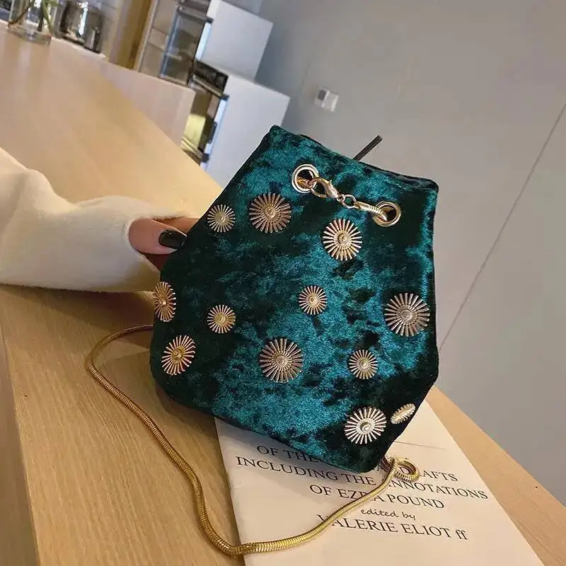 Haruku Retro Metal Applique Shoulder Bags Women Veet Large Capacity Crossbody Ladies Chain Design Bucket Bag 2025