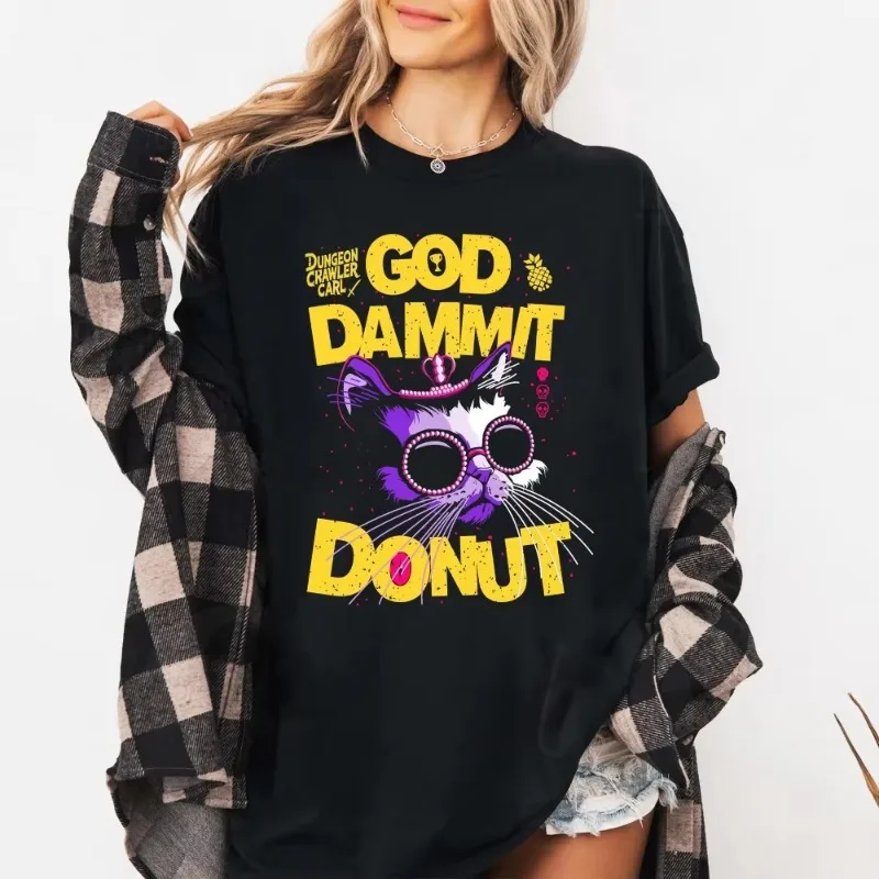 เสื้อยืดลายกราฟิก Dungeon Crawler Carl ลาย Goddamnit Donut สไตล์ไซไฟ เสื้อยืดแขนสั้น ยูนิเซ็กส์ สำหรับผู้ชายและผู้หญิง ใส่ได้ทุกฤดู