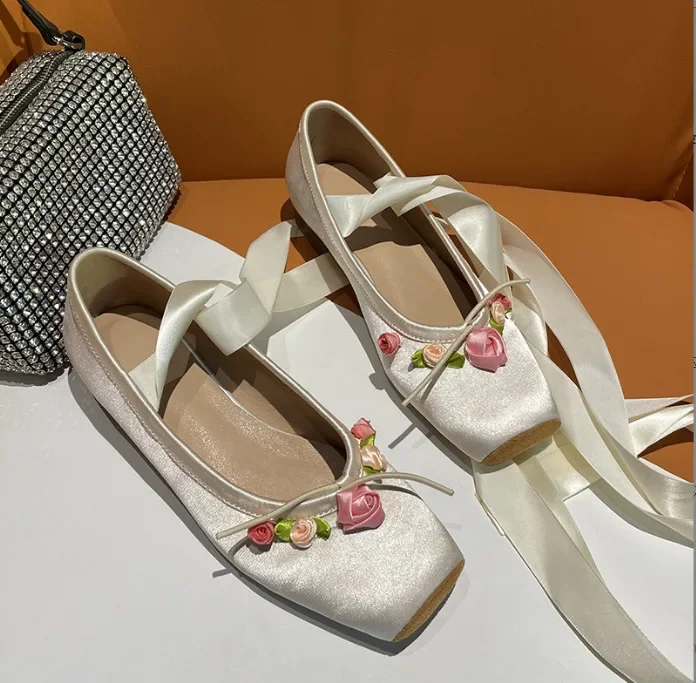 2025 NUEVOS zapatos de ballet clásicos de seda, zapatos de ballet con cordones y cinta, zapatos de ballet para mujer con punta cuadrada, flor rosa, elegantes zapatos planos de San Valentín, albaricoque rosa