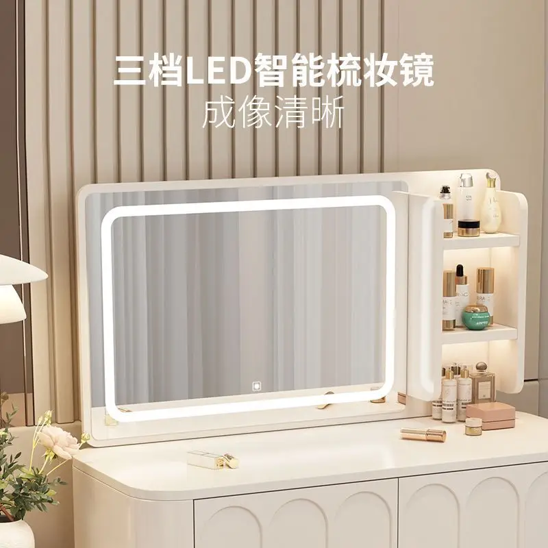 ريح كريمية، خزانة ملابس، غرفة نوم، شقة صغيرة حديثة وبسيطة