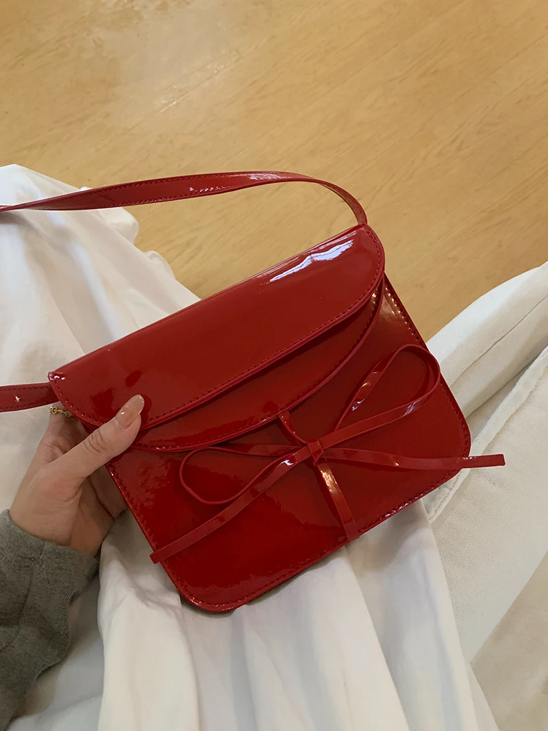 Light Luxury Lacquer Leather Crossbody Bag 2024 New Ladies Bow Tie Glossy PU Magnetic Buckle Folding Shoulder Bags Retro Handbag