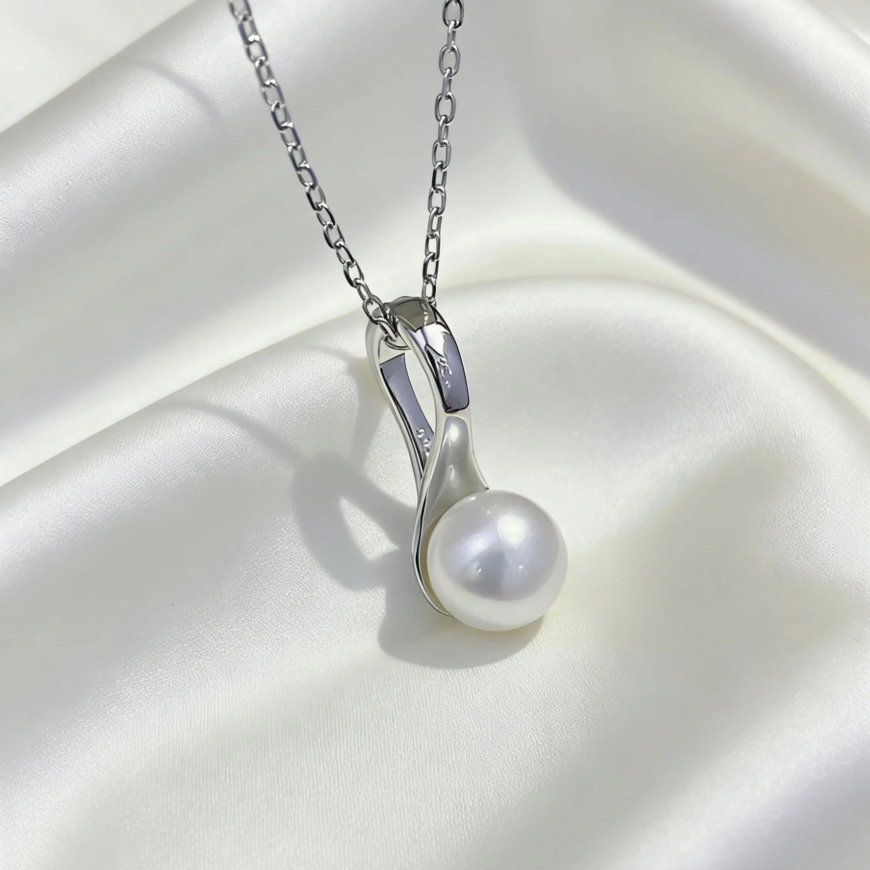 

MeiBaPJ 7mm Natural Nearround Pearl Spoon-shaped Pendant Necklace 925 Sterling Silver Holder Fine Wedding Jewelry for Women