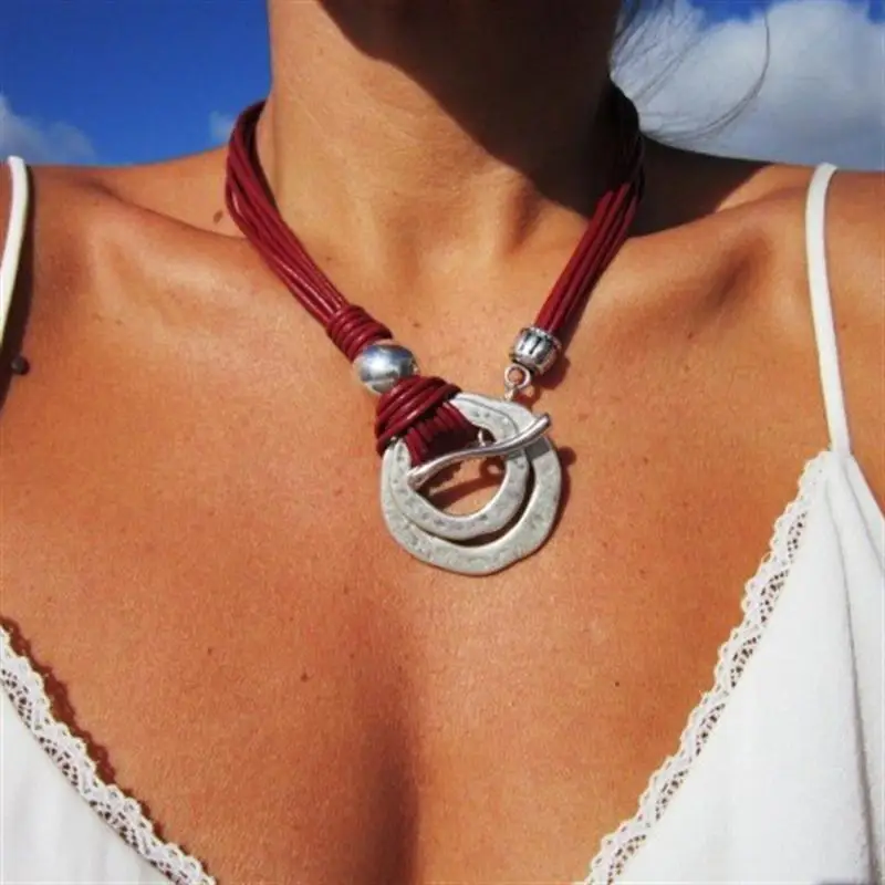 الرجعية البوهيمي العرقية نمط غير النظامية دائرة OT مشبك شكل قلادة قلادة حبل من الجلد الأحمر لافتة للنظر مجوهرات الحفلات هدية