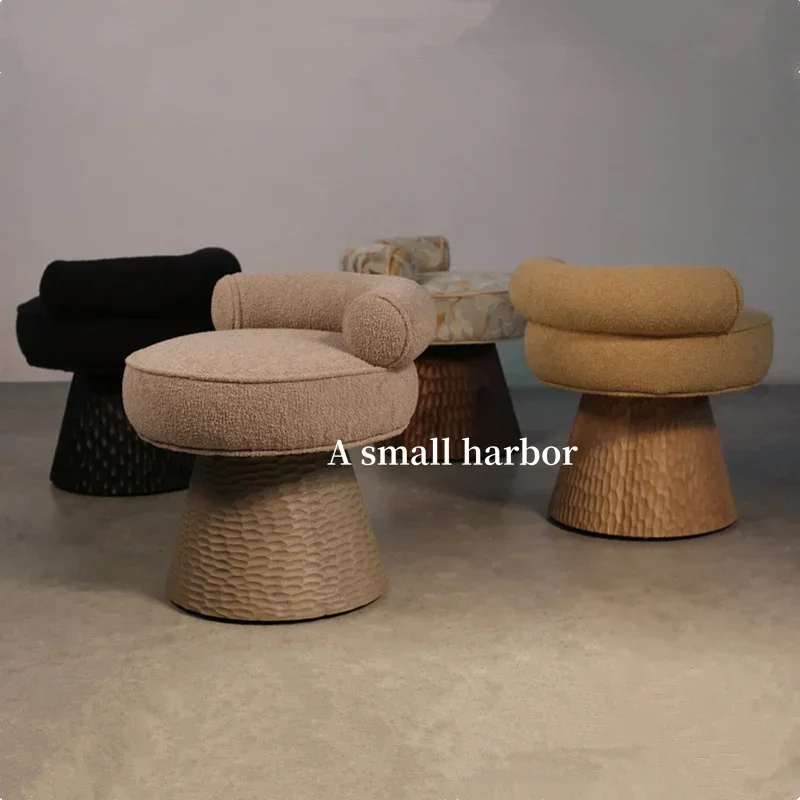Une chaise de salle à manger médiévale en bois massif, chaise de livre de maquillage sculptée rétro pour la maison, chaise de négociation à dossier unique