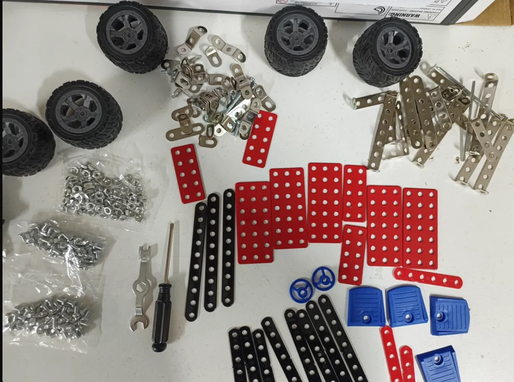 Metall-Geländewagen-Bausteine – DIY-Schraubenmontage, Lernspielzeug für Jungen, galvanisiertes, praktisches Gehirntraining-Spielzeug