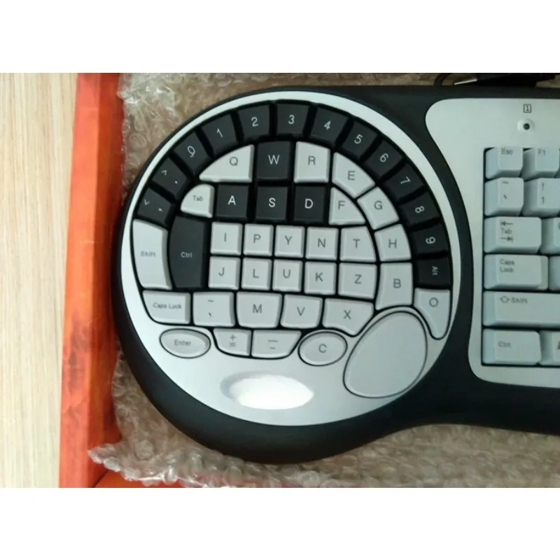 Wolf Claw gaming keyboard, circular keypad, collector's edition