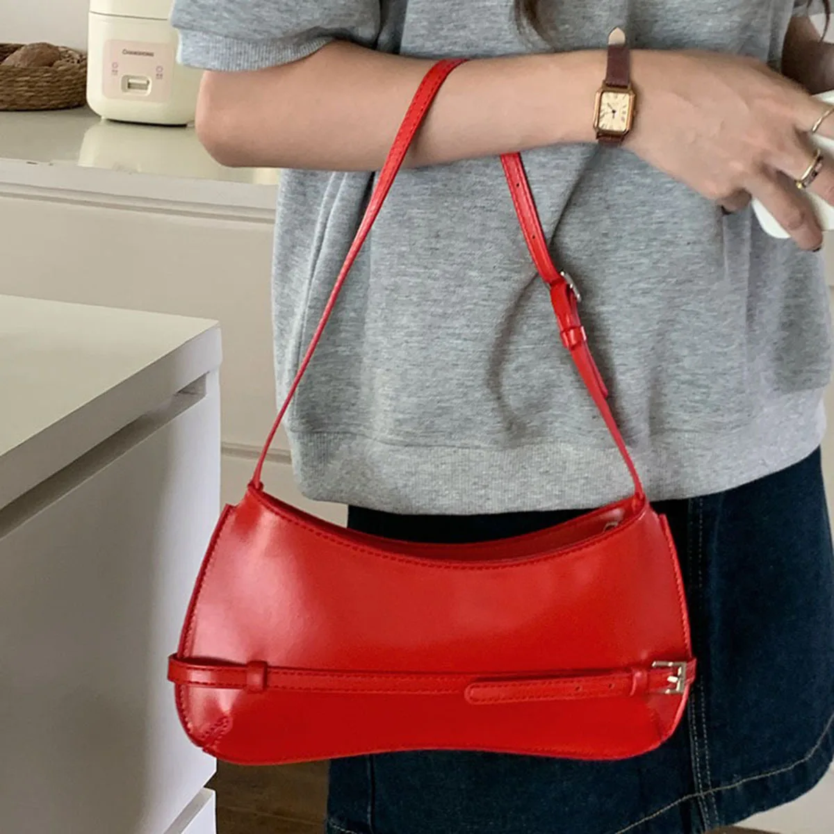 Ladies\' fashionable single-shoulder bag, retro baguette bag, high-end underarm bag, red wedding bag