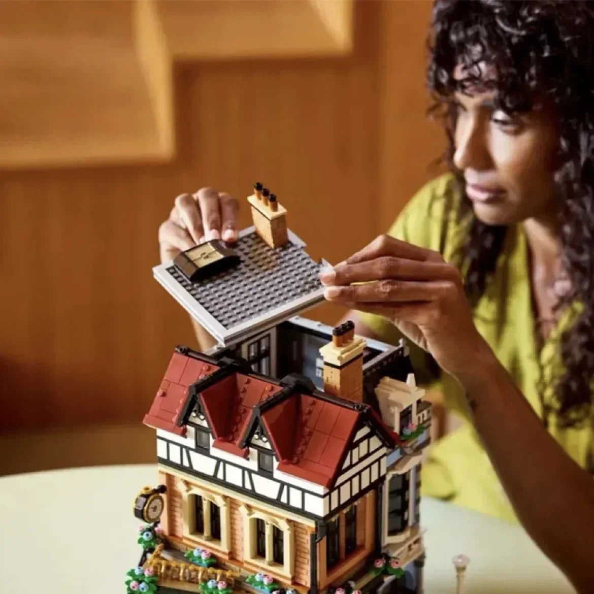 창의적인 거리 풍경 건축물 튜더 코너 모델 블록 장난감 호환 10350 브릭 퍼즐 장난감 성인 및 어린이용 선물