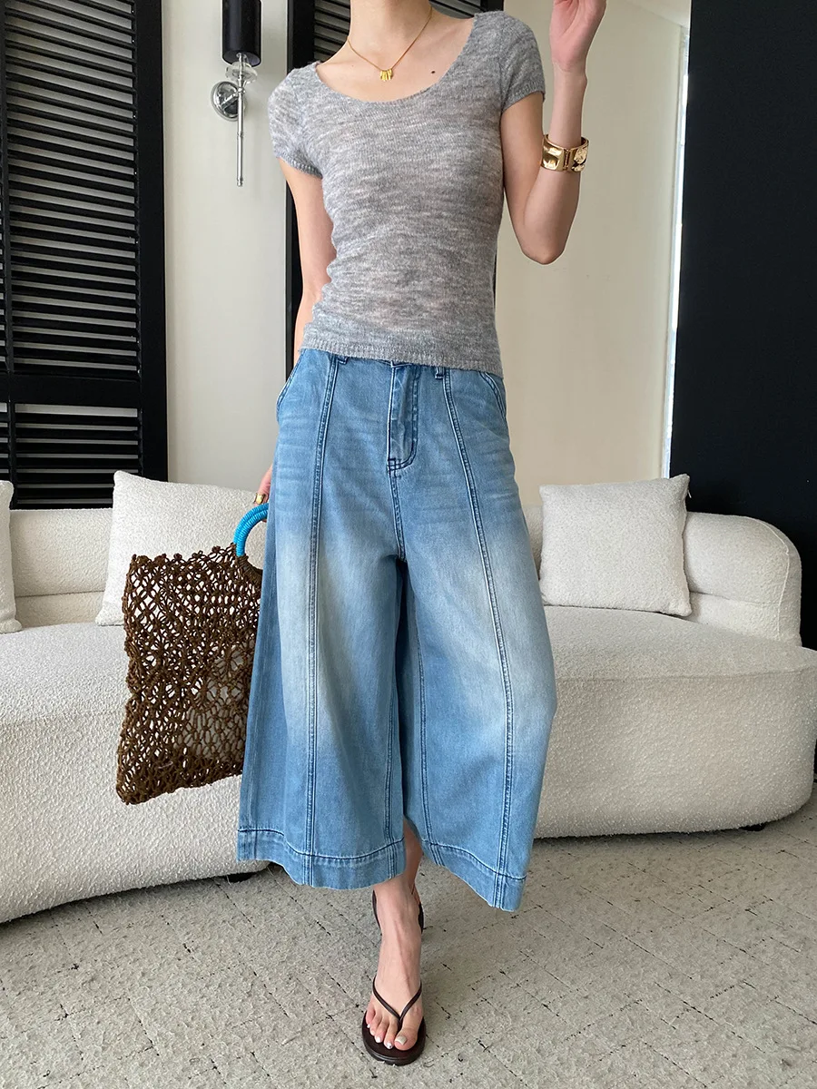 Sommerliche Damenjeans in unifarbenem Design mit hoher Taille, schlank machendem Schnitt und geradem, weitem Bein. – Detail 11