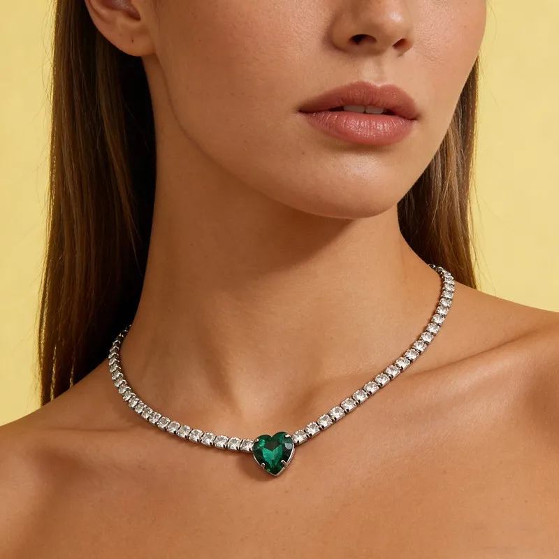 Vintage Fashion Green Crystal Heart Necklace For Women Jewelry 2025 Trending New Luxury Women's Wedding Dress Choker Necklaces