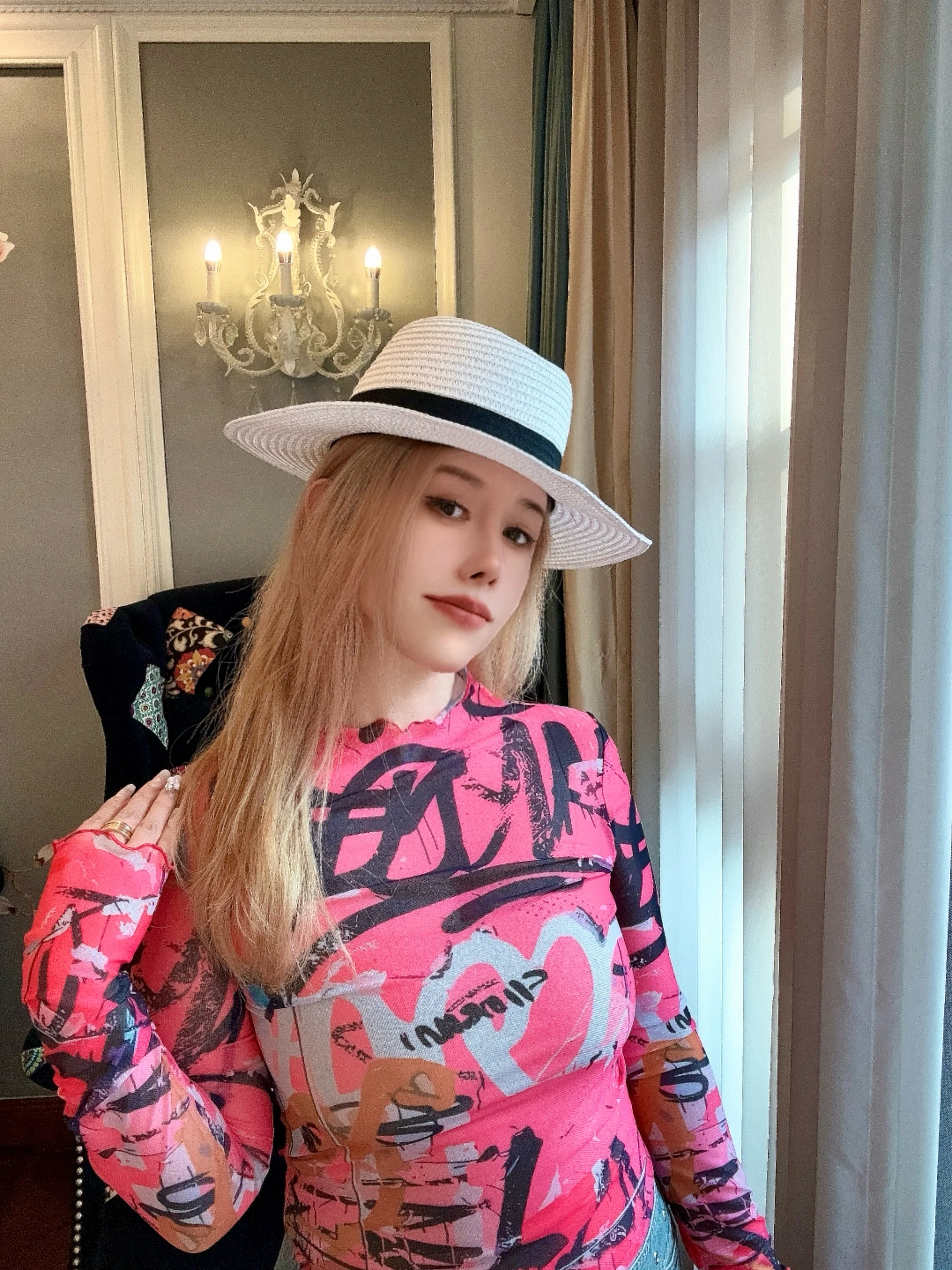 

DQL New Pink Hand-Painted Graffiti Signature Lace Elastic Net Base Shirt Skin Clothes Women's Fashion Spring 2026