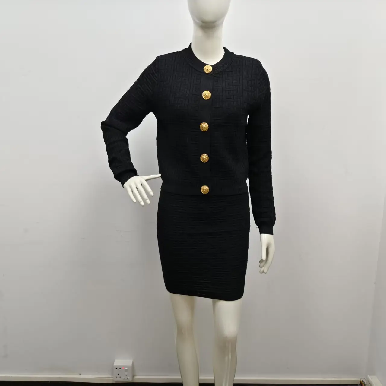 

Весенне-летняя новая женская модная темпераментная элегантная вязаная куртка с длинными рукавами и круглым вырезом, топ + полуюбка, комплект