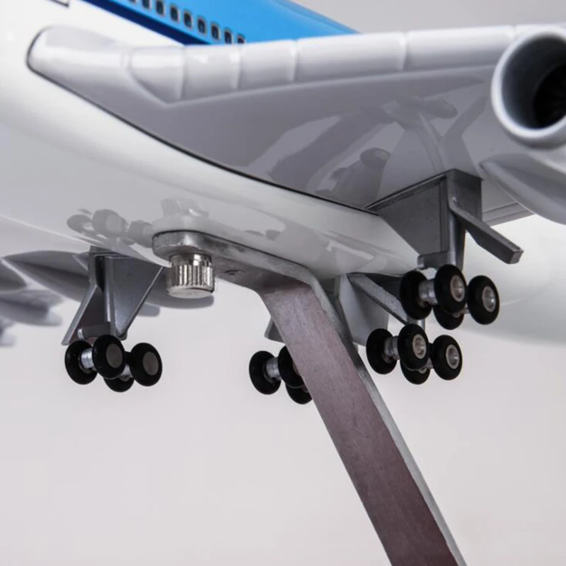 1/157 Scale 47CM Airplane B747 KLM Royal Dutch Airlines Model W Light Wheel Diecast Resin Plane For Collection Display Gifts