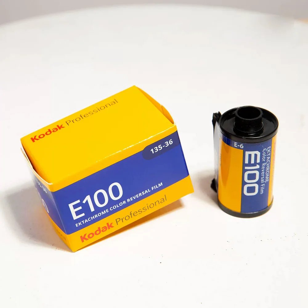 Película Positiva Kodak E100 EKTACHROME, Película a Color Original 135, Película de Inversión para Cámara de Película 135 (Fecha de Caducidad: Septiembre de 2027)