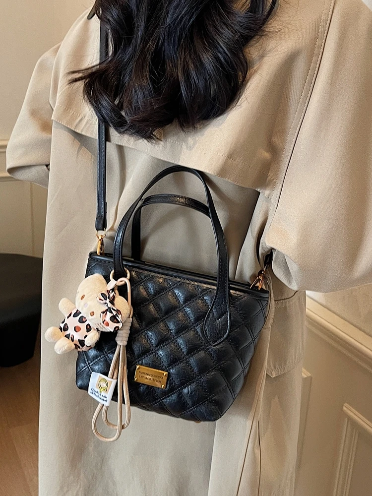 Fashionable Embroidered Crossbody Bucket Bag Women's Casual Versatile Single Shoulder Bag Leisure Sle Soft PU Leather Handbag