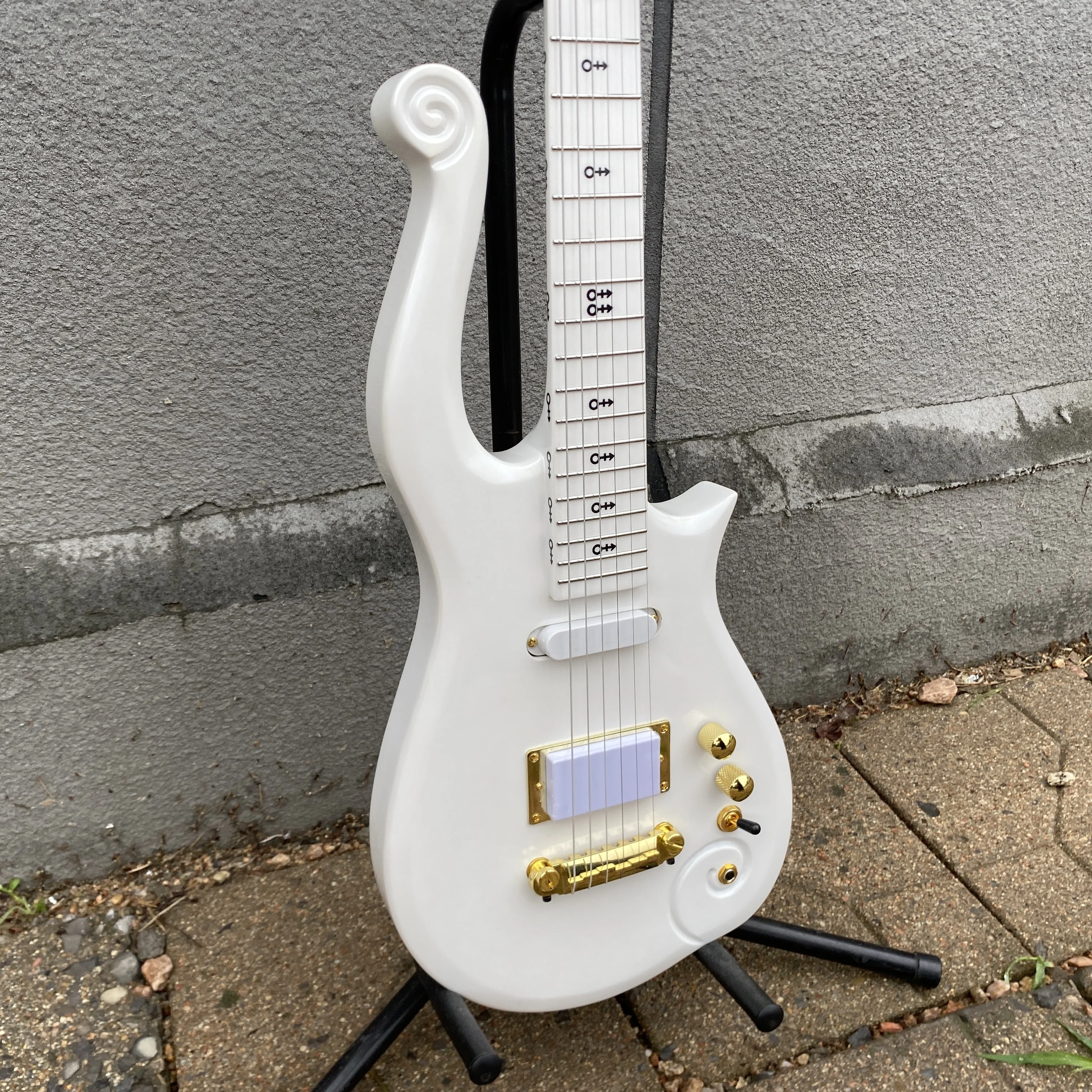 Vicers 6 String White Electric Guitar, Unique Curved Scroll Shape, Gold Hardware, 22 Frets Maple Fingerboard, Mahogany Solid Body, for Beginners & Professional Players