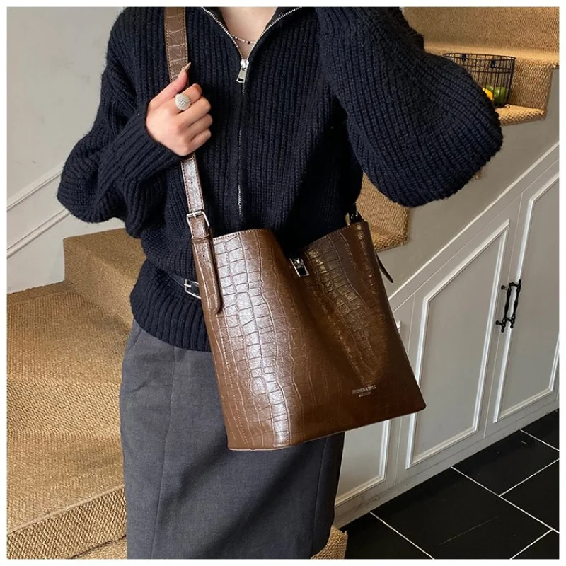 حقيبة كتف للسيدات مصنوعة من جلد البقر، قابلة للتنفس، راقية، عصرية، خفيفة الوزن، مظهر يومي #1