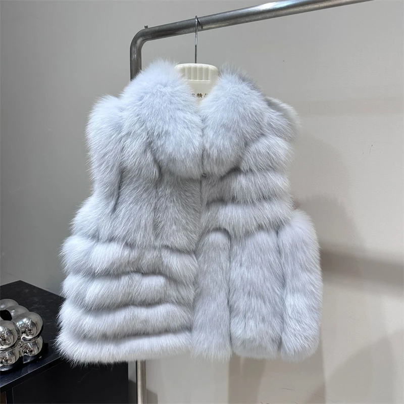 سترة شتوية جديدة موديل 2025 بياقة واقفة من الجلد بالكامل سترة قصيرة من فراء الثعلب y2k سترة غير رسمية على الموضة عالية الجودة للنساء