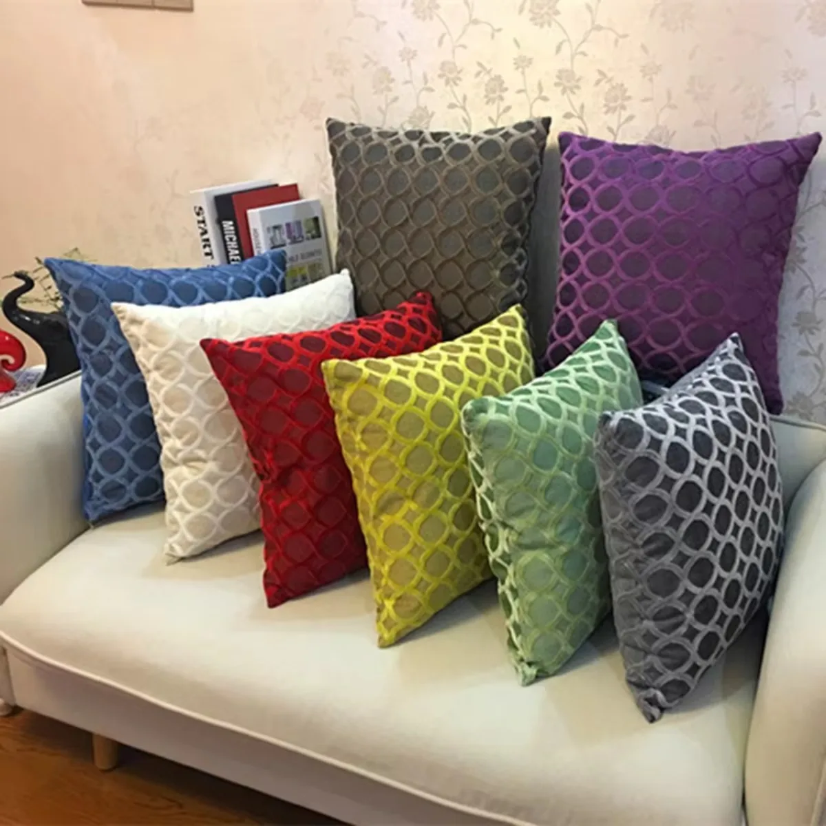 American Modern Velvet Circle Throw Pillow Cover 18x18In, 3D Embossed Geometric, Luxury Sofa Decorative Pillow for  Home Decor