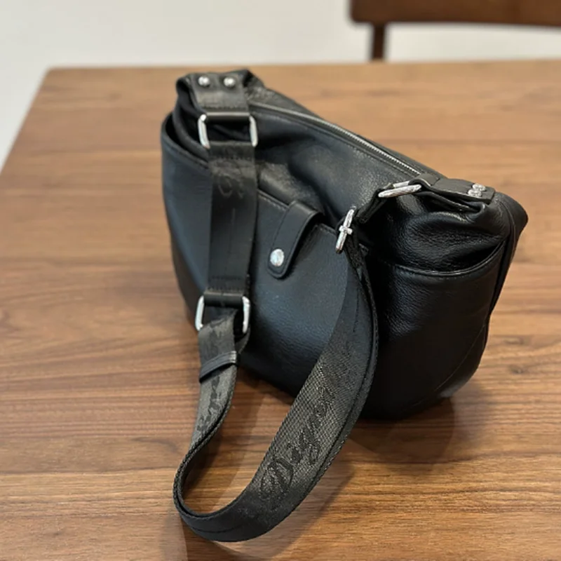 حقيبة كروس جديدة من جلد البقر بطبقة علوية سوداء نقية من الجلد الطبيعي لعام 2026، حقيبة صغيرة بكتف واحد خفيفة الوزن