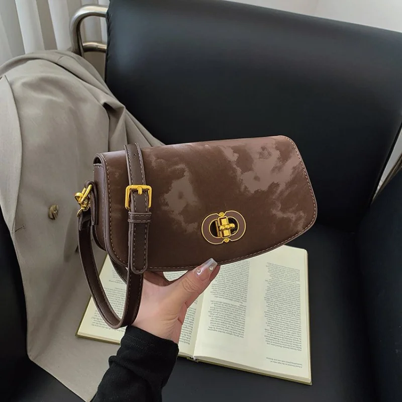 

Luxury Women's Crossbody-Bag Crafted From Premium Leather Boasting High-End Famous Commuter Look​