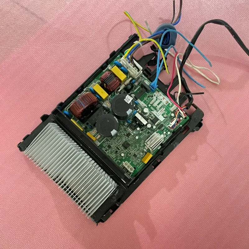 Air Conditioner Main Board Is Suitable for Midea 17122000048121/KFR-35W/BP3N- (RX24Tmini + STR6A161 Accessories) Used, 99 New