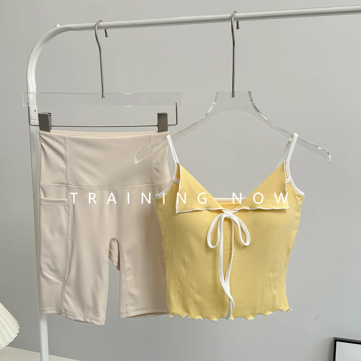 

Sports suit for women in summer fashion high-end Pilates yoga suit high waist lifting hip nude sense running fitness five-point