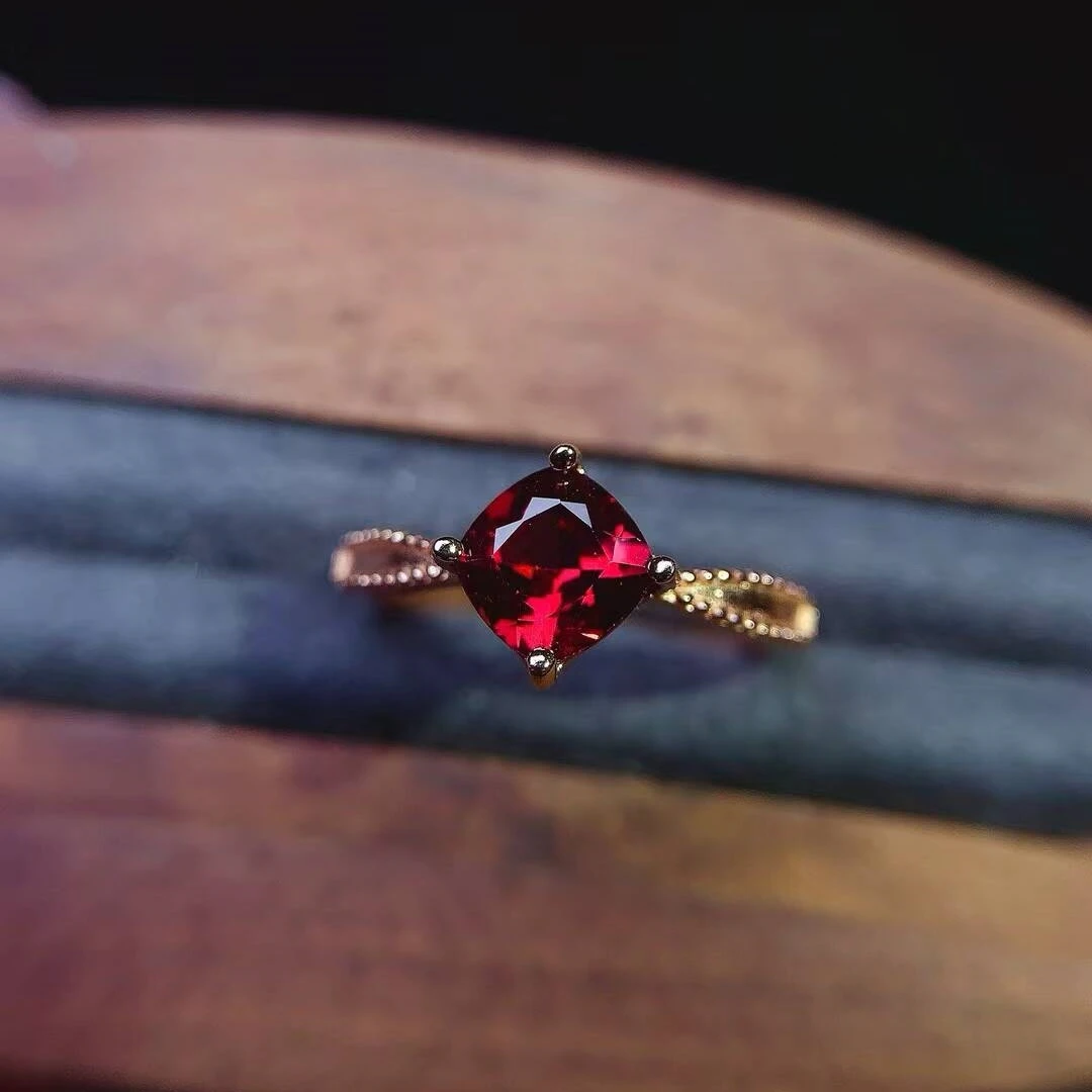 KJJEAXCMY 925 sterling silver inlaid with Natural Exquisite Garnet Ring,simple elegant,transparent texture professional testing