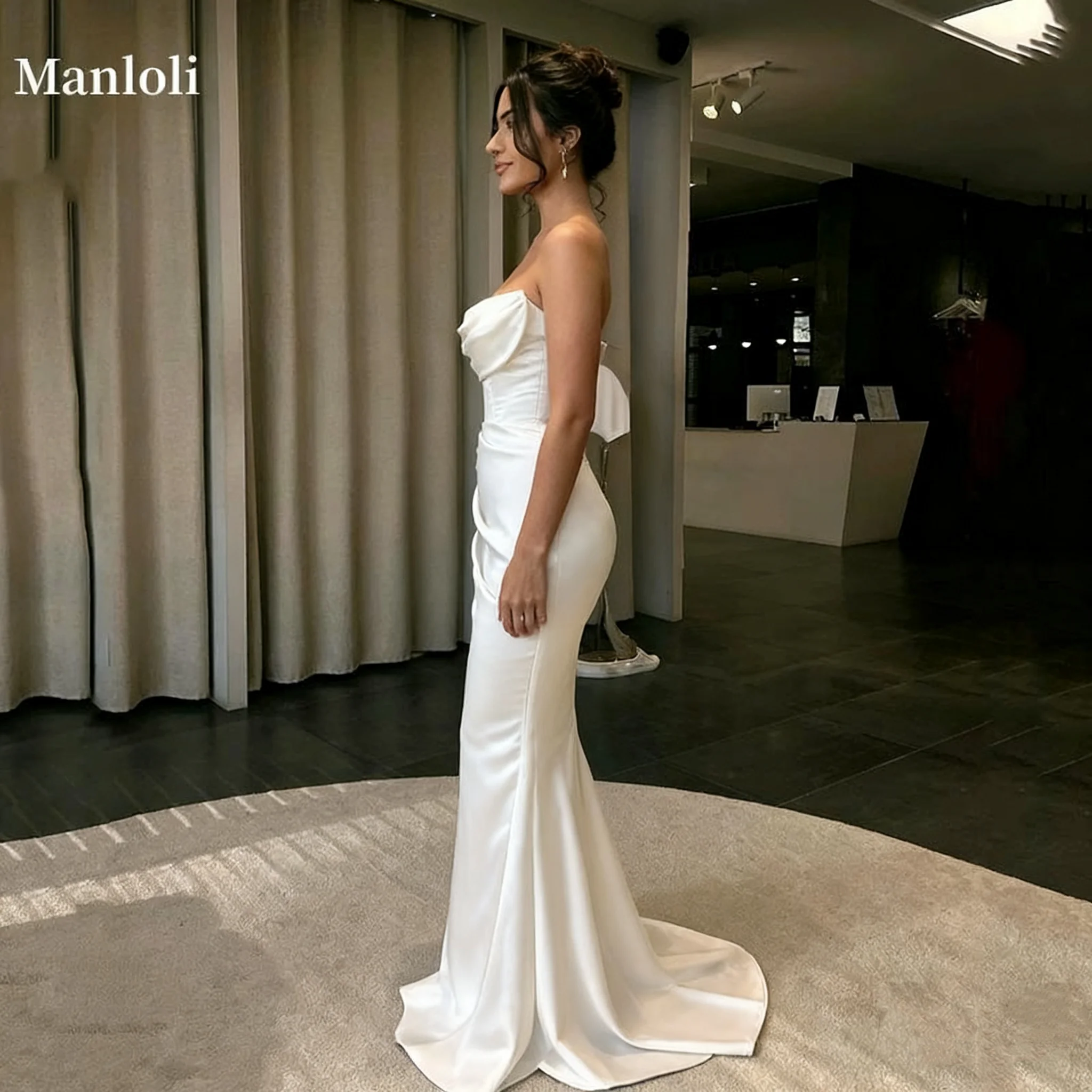 Manloli カスタマイズされたエレガントなストラップレスマーメイドウェディングドレスボヘミアンオフショルダーフロアスタイルホワイトプリーツウェディングドレス