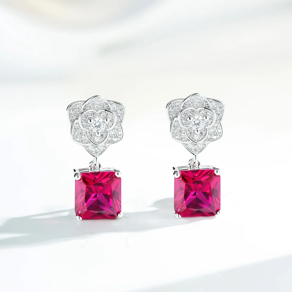 Pendientes de platino de lujo para mujer, de platino macizo PT950, con diamantes, núcleo de flor de corindón rojo, de alta gama, Royal