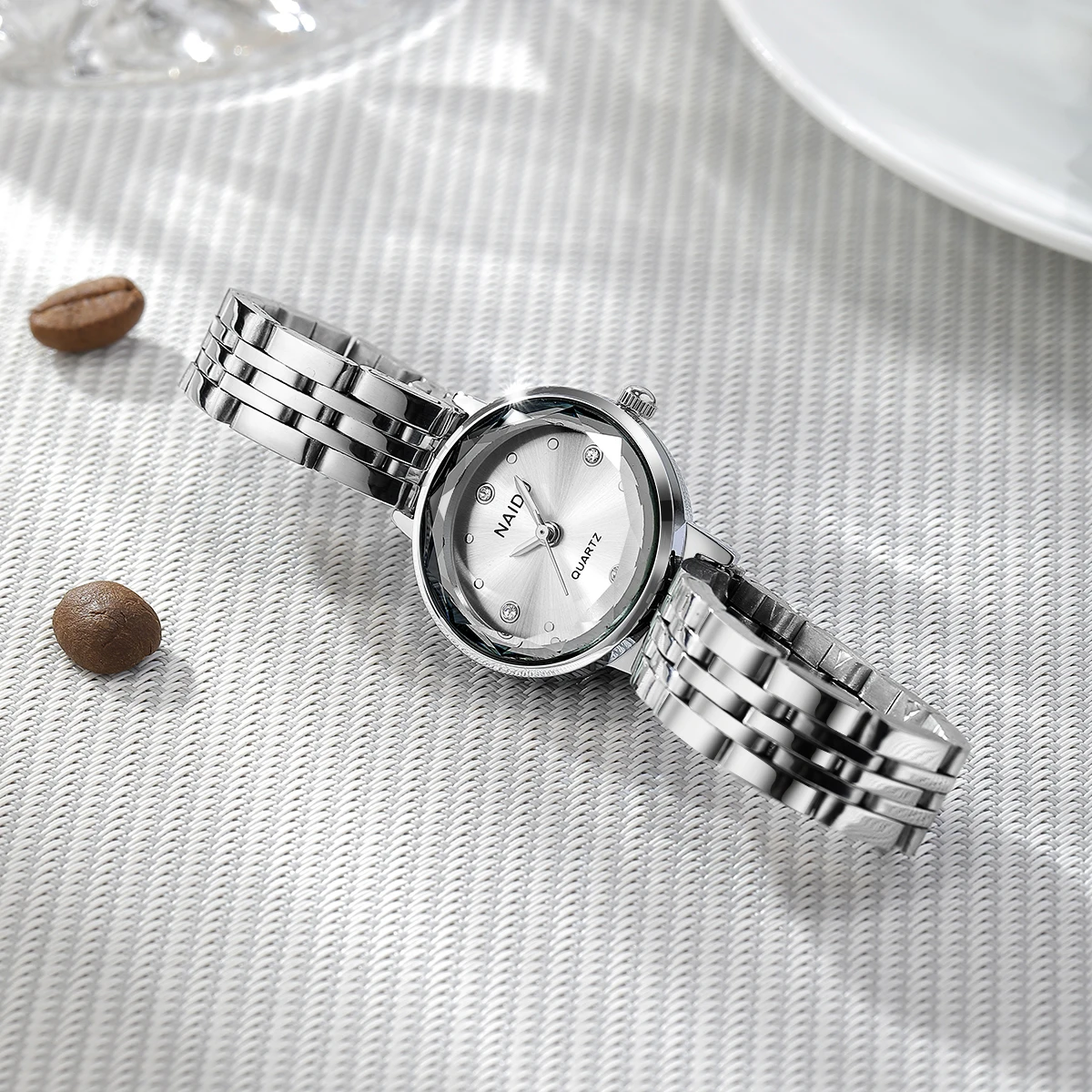 

1 Piece of Women's Casual, Simple and Fashionable Waterproof Watch Suitable for Daily Wear and Party Outings